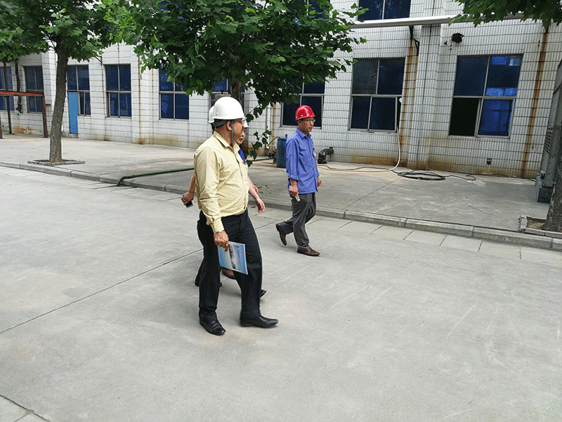 外商對公司產(chǎn)品 — 苯氧乙醇進(jìn)行考察，并簽訂合作意向